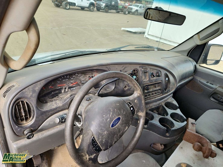 2006-ford-cargo-image-18
