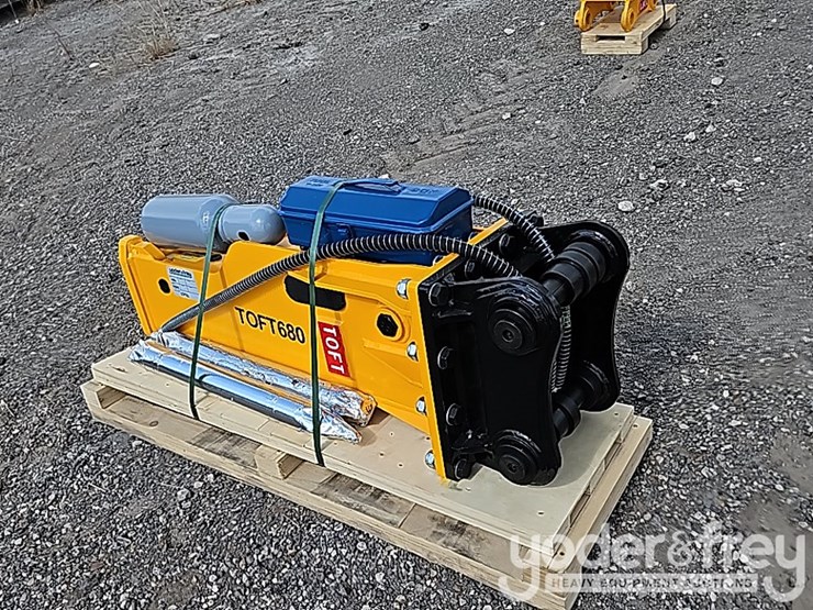2025-caterpillar-305-image-3