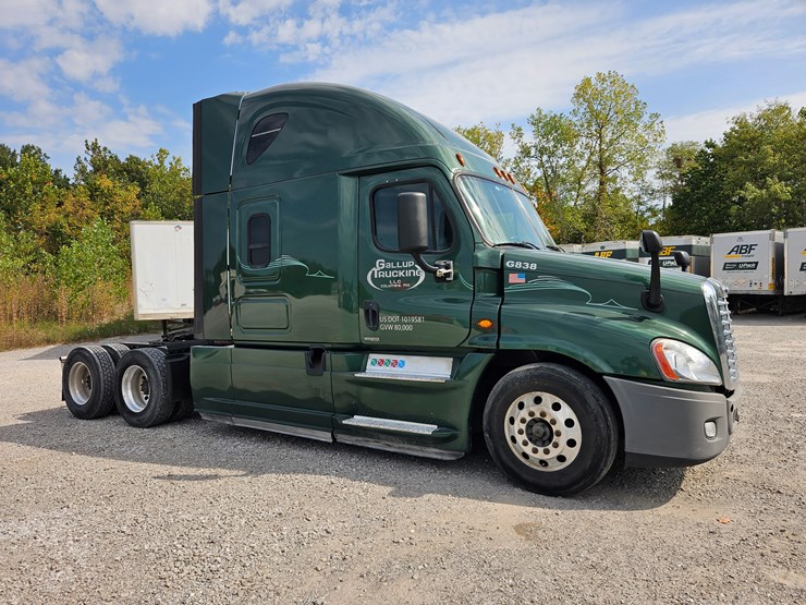 2017-freightliner-cascadia-125-image-23