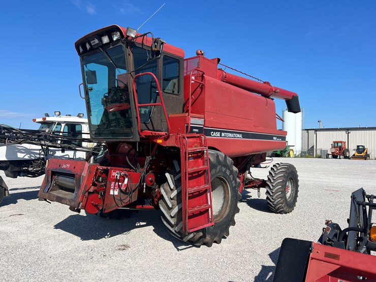 1990-case-ih-1660-image-1