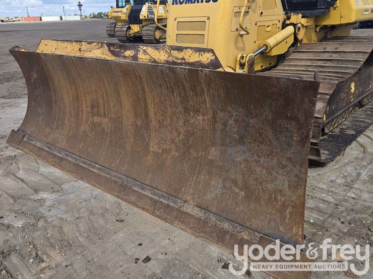 2018-komatsu-d61pxi-24-image-9