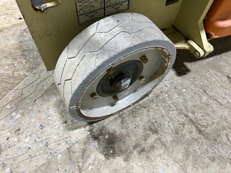 jlg-2630es-image-14