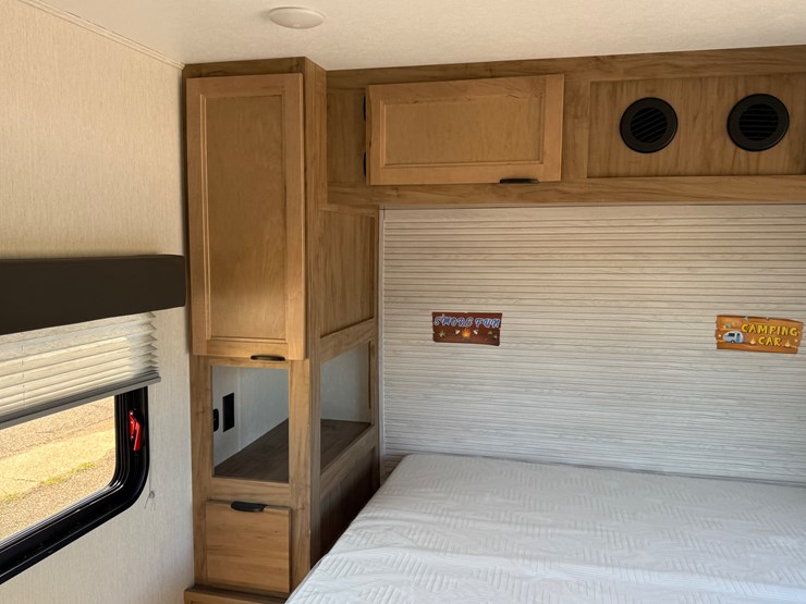 #6895-•-2024-forrest-river-timberwolf-mini-loft-camper-image-40