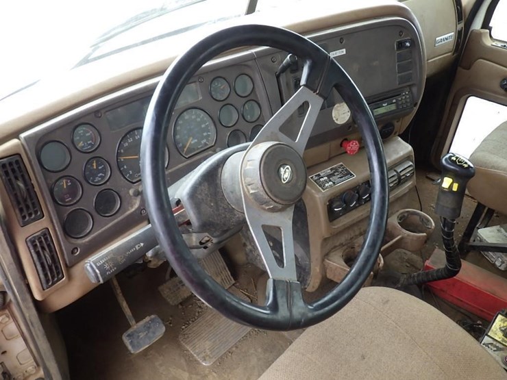 2005-mack-cv713-granite-15'-3-axle-dump-truck-image-26