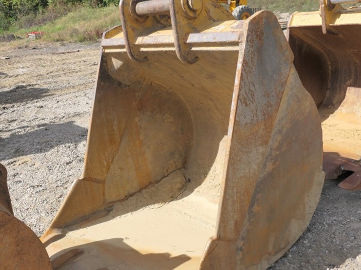 caterpillar-235-image-1