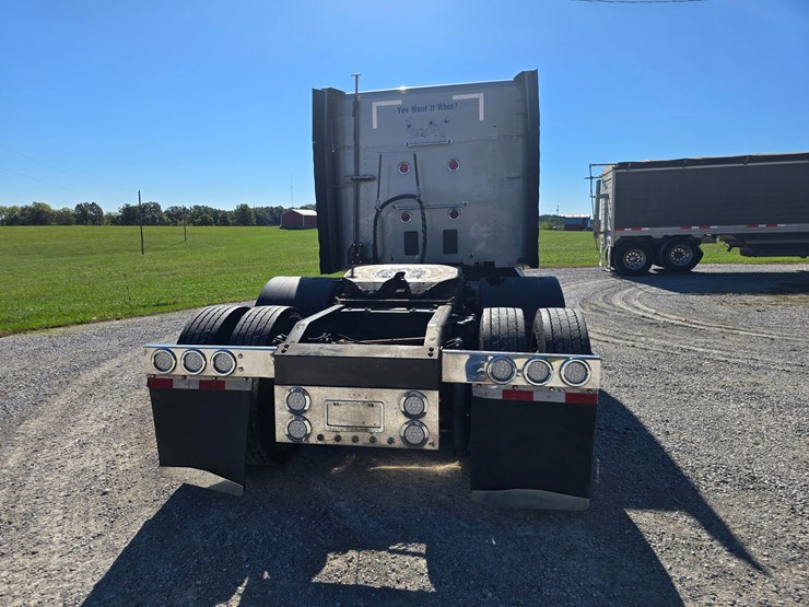 2015-peterbilt-579-image-19