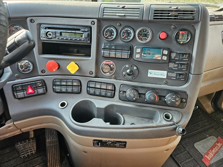 2017-freightliner-cascadia-125-image-52
