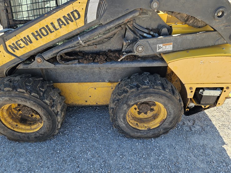 2014-new-holland-l223-image-16