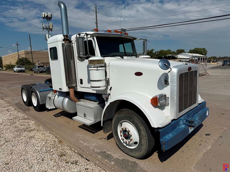 2008-peterbilt-367-image-2