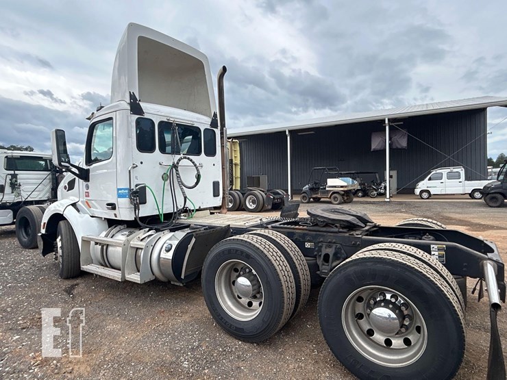 2018-peterbilt-579-image-4