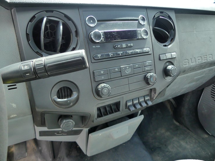 2014-ford-f550-xl-image-13
