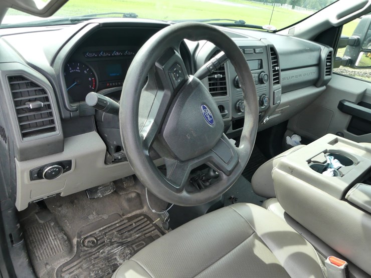2017-ford-f350-xl-image-12