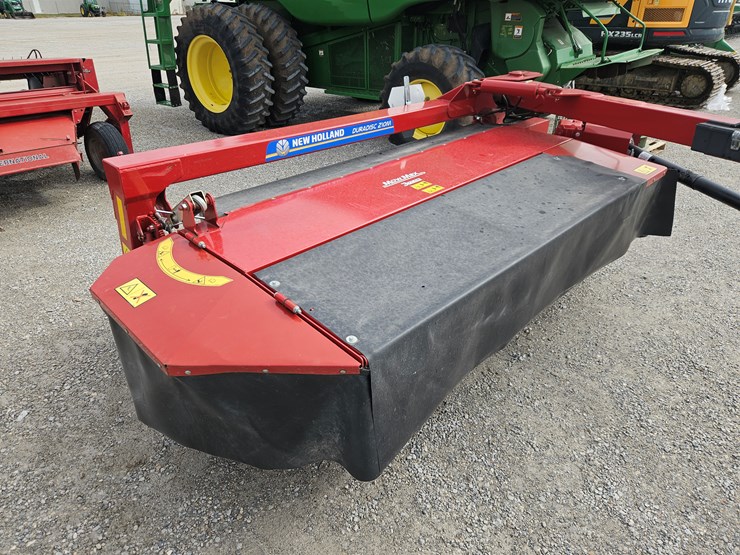 2021-new-holland-210m-image-3
