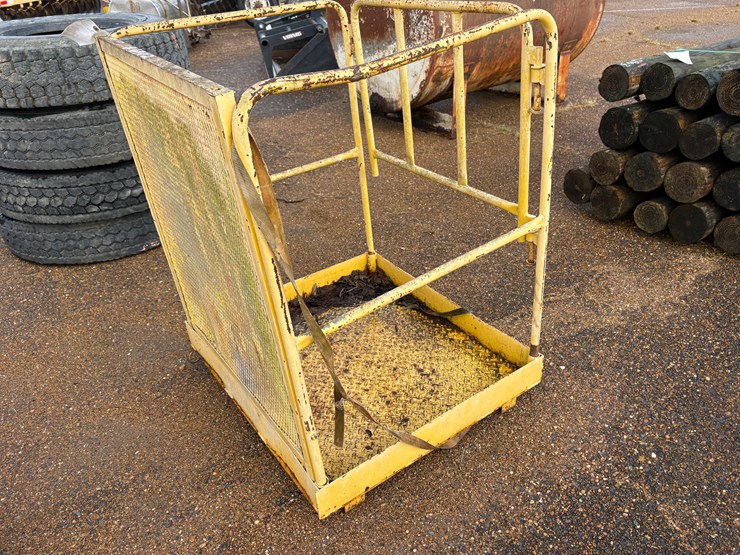 #6902-•-man-lift-basket-image-1
