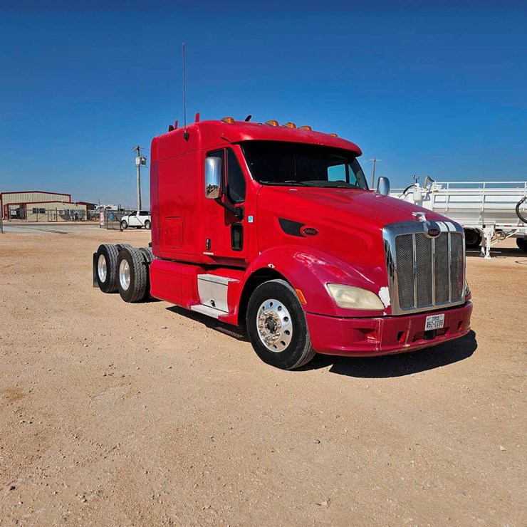 2012 PETERBILT 587