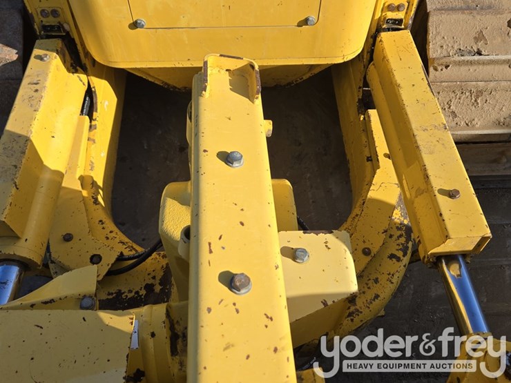2020-komatsu-d61pxi-24-image-23