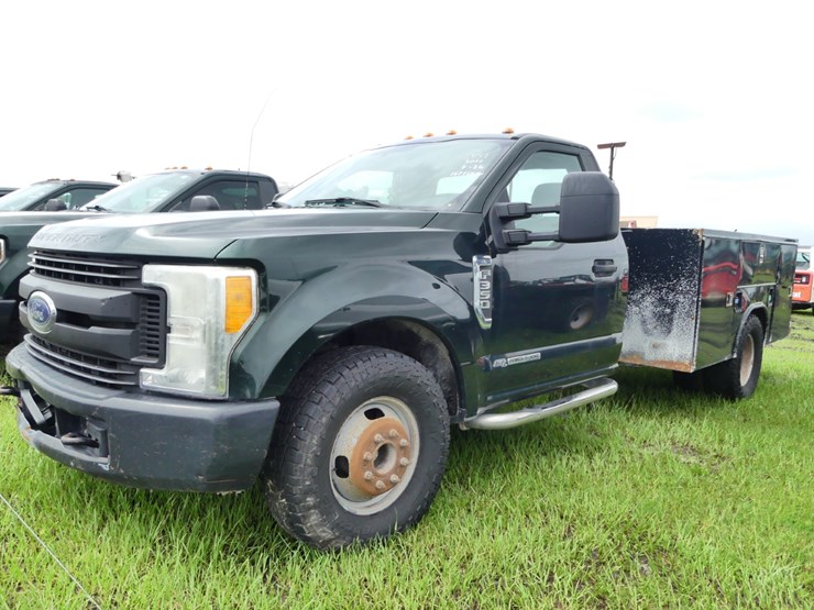 2017-ford-f350-xl-image-2