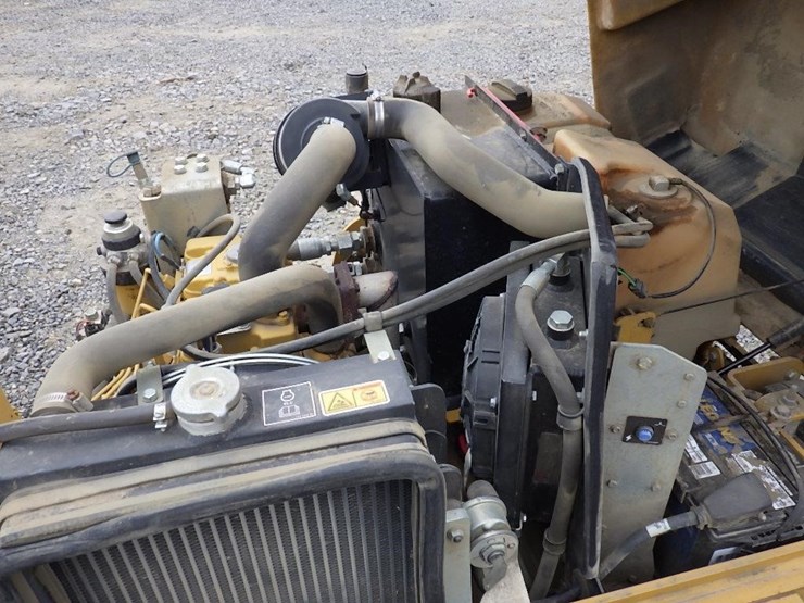 caterpillar-cb24-image-16