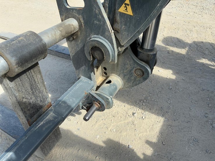 2022-magni-th5.15-telehandler-image-11