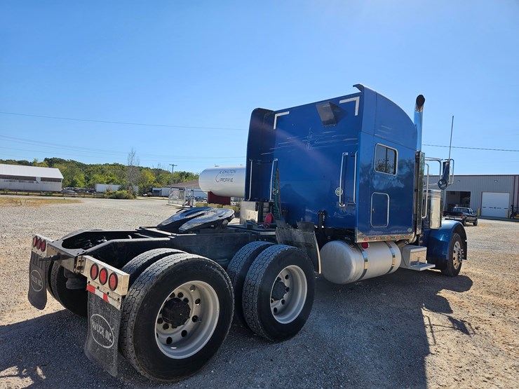 2007-peterbilt-379-image-14