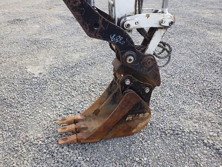 takeuchi-tb240-image-21