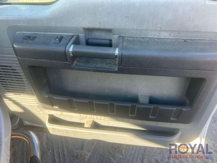 2012-ford-f550-image-32
