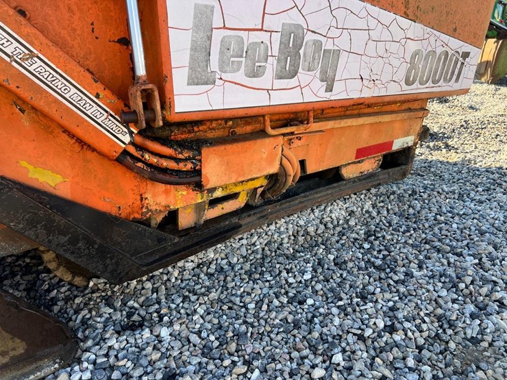 leeboy-8000t-paver-image-22
