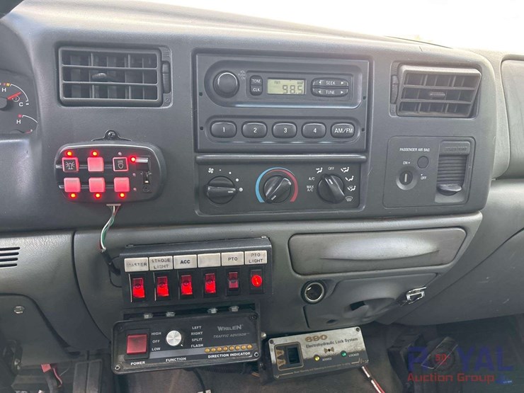 2003-ford-f550-image-11