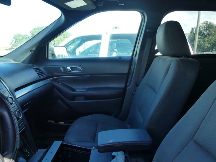 2017-ford-explorer-image-12