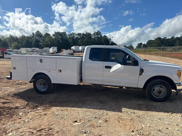 2017-ford-f350-xl-image-3