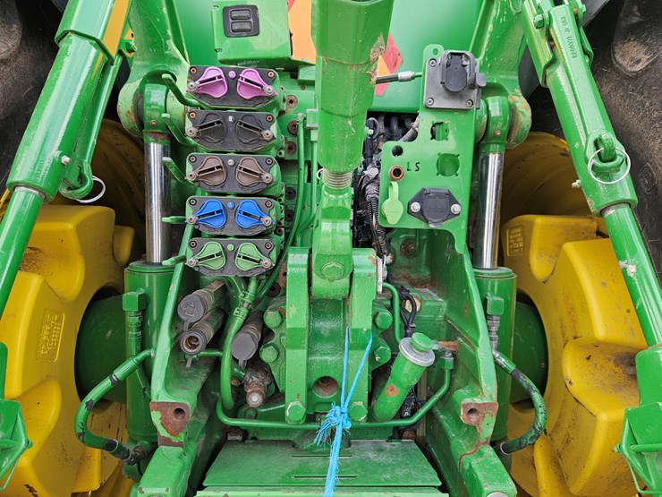 2014-john-deere-8345r-image-15