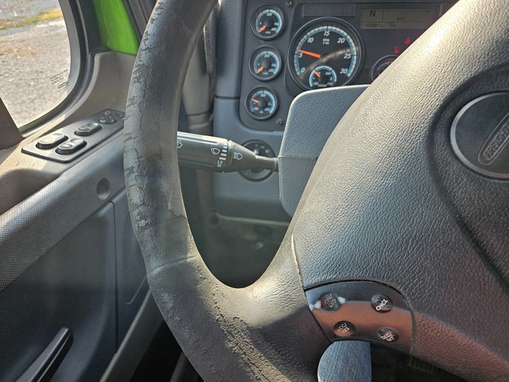 2017-freightliner-cascadia-125-image-59