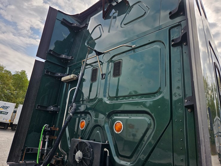 2017-freightliner-cascadia-125-image-94