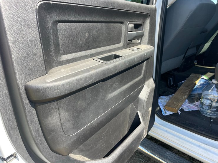 2017-dodge-3500-image-21