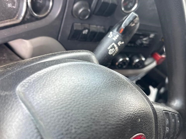 2020-peterbilt-579-image-31