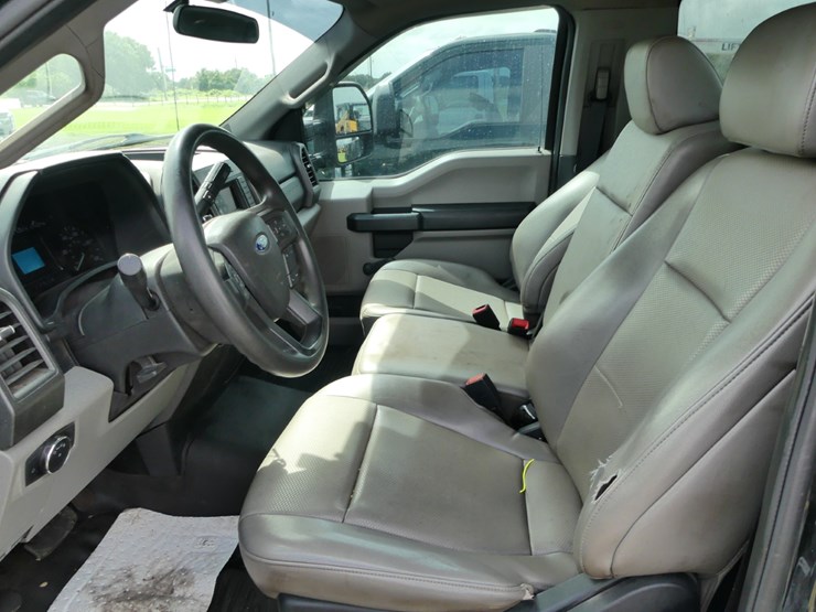 2020-ford-f350-xl-image-8
