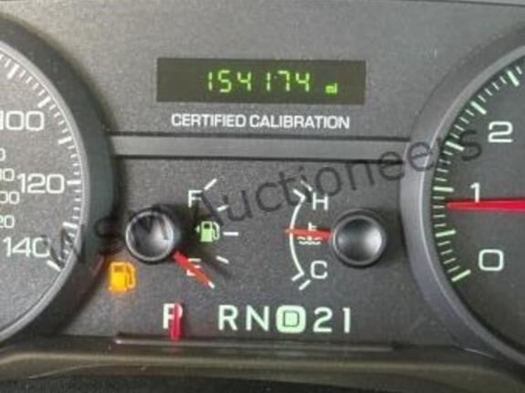 2009-ford-crown-victoria-sdn-image-16