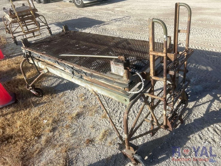 hydraulic-maintenance-workbench-lift-stand-image-4