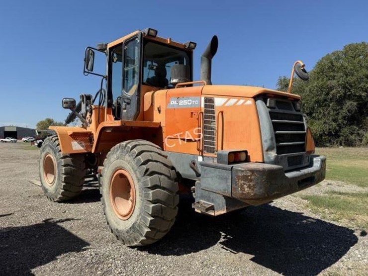 #221-•-doosan-wheel-loader-w/-bucket-image-5