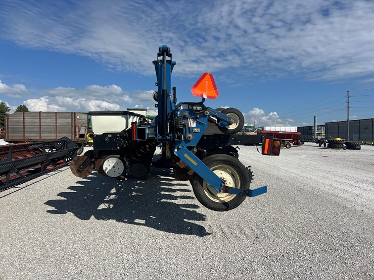 2002-kinze-3600-image-10