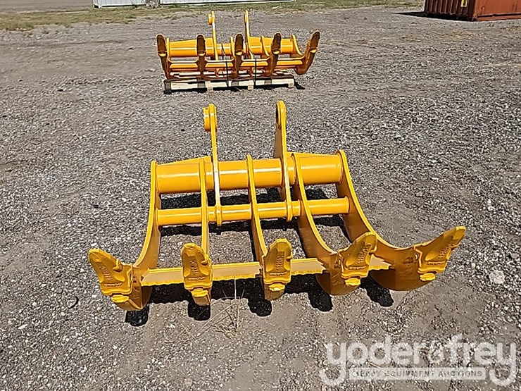 2025-caterpillar-320-image-8