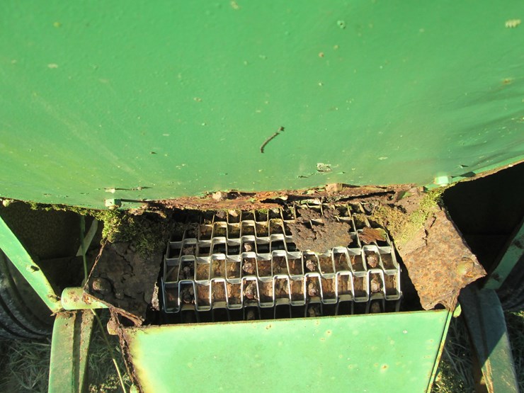 john-deere-301-image-12