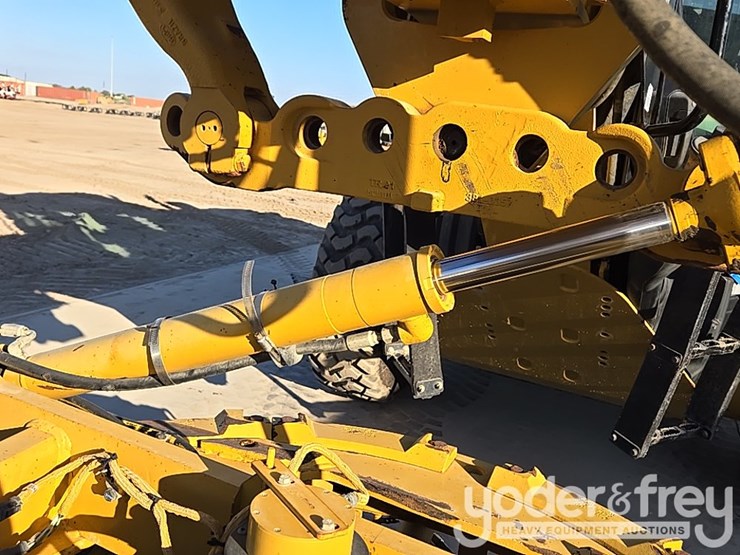2016-caterpillar-140m3-image-30