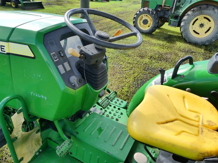 2015-john-deere-5075e-image-12