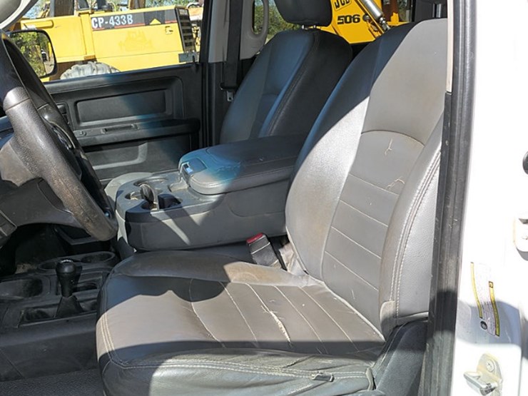 2017-dodge-ram-3500-image-28