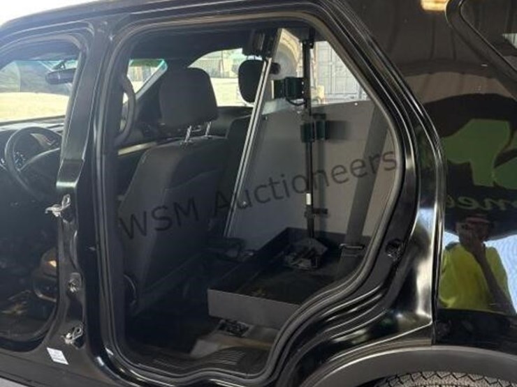 2016-ford-explorer-image-25