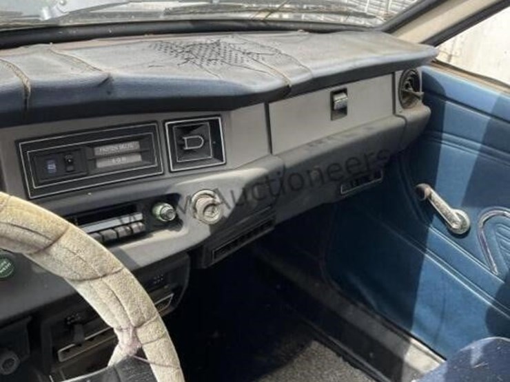 1976-datsun-b210-coupe-image-17