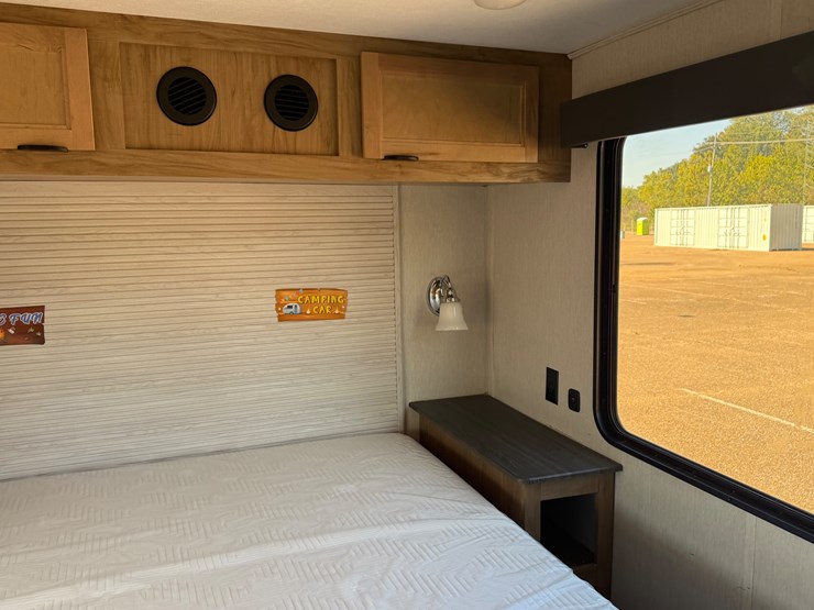 #6895-•-2024-forrest-river-timberwolf-mini-loft-camper-image-45