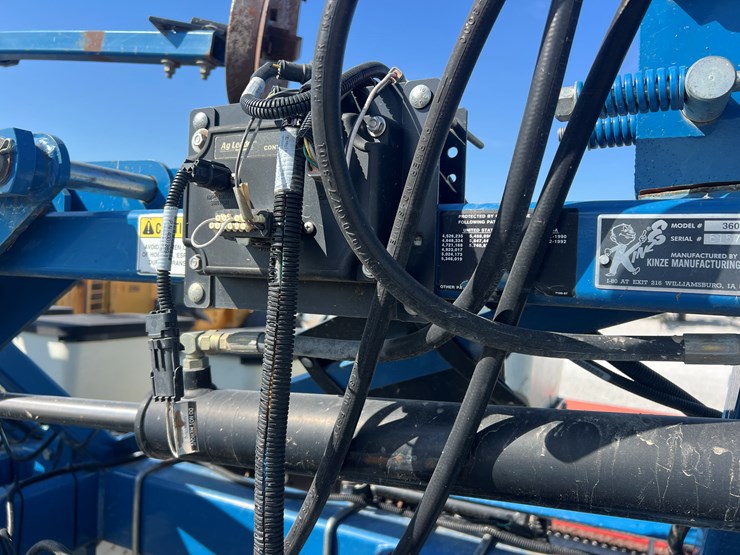 2002-kinze-3600-image-7