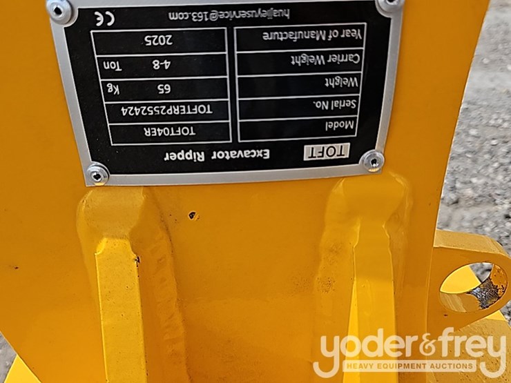 2025-caterpillar-305-image-12